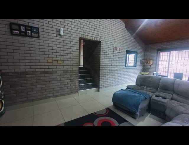 4 BEDROOM HOUSE FOR SALE IN KHARWASTAN